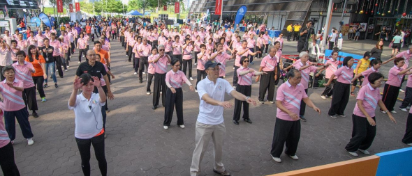 GATHERING THE COMMUNITY FOR A SEASON OF GIVING AT THE SPORTS HUB COMMUNITY PLAY DAY